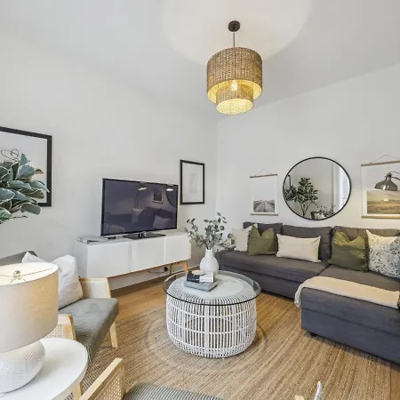 Historic Modern Home In Distillery District
